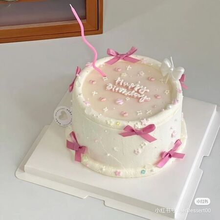 Mẫu bánh sinh nhật bé gái đơn giản 19