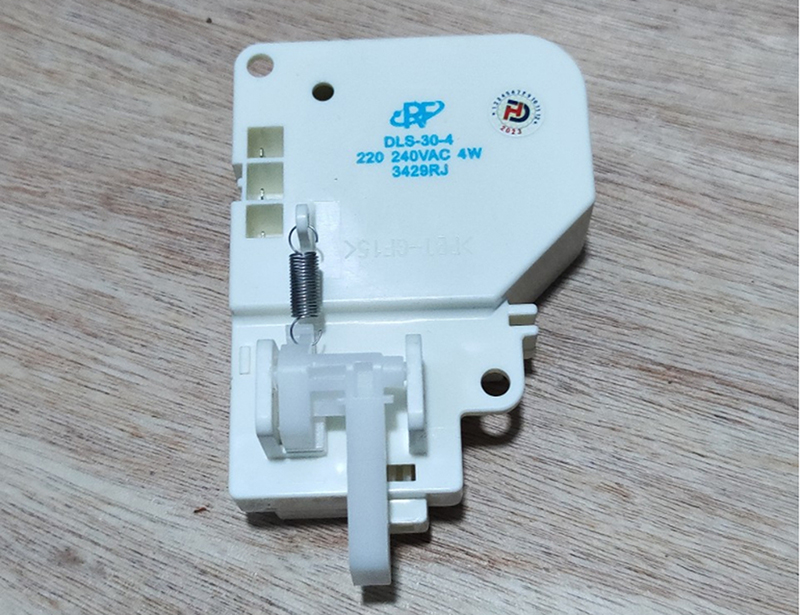 Công tắc chống rung hỏng hoặc dây tín hiệu đứt khiến máy giặt nhận sai rung động và báo lỗi E3