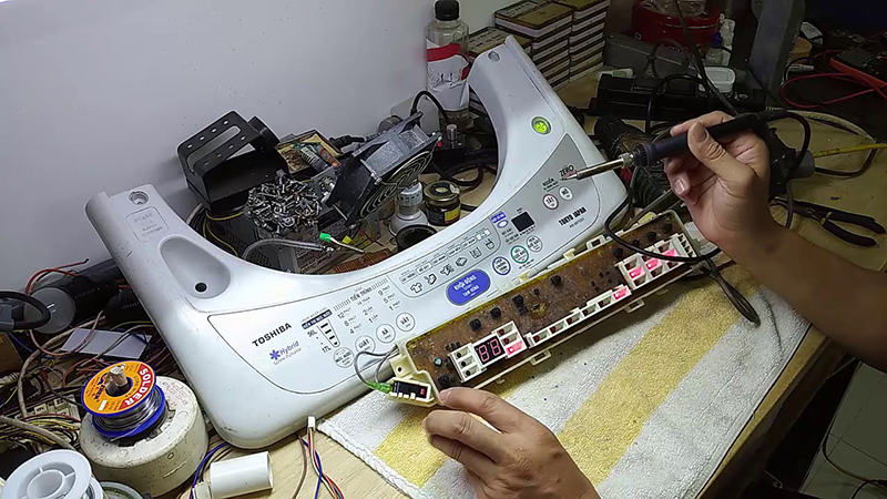 Bo mạch điều khiển gặp lỗi khiến máy giặt Toshiba báo E3 dù các bộ phận khác vẫn hoạt động bình thường