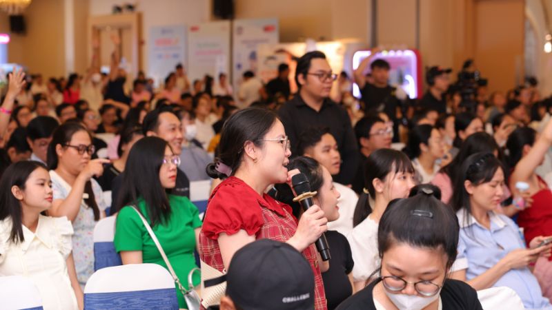 Các mẹ trực tiếp đặt câu hỏi và trao đổi cùng chuyên gia về những vấn đề thường gặp khi chăm sóc trẻ sơ sinh Các mẹ trực tiếp đặt câu hỏi và trao đổi cùng chuyên gia về những vấn đề thường gặp khi chăm sóc trẻ sơ sinh