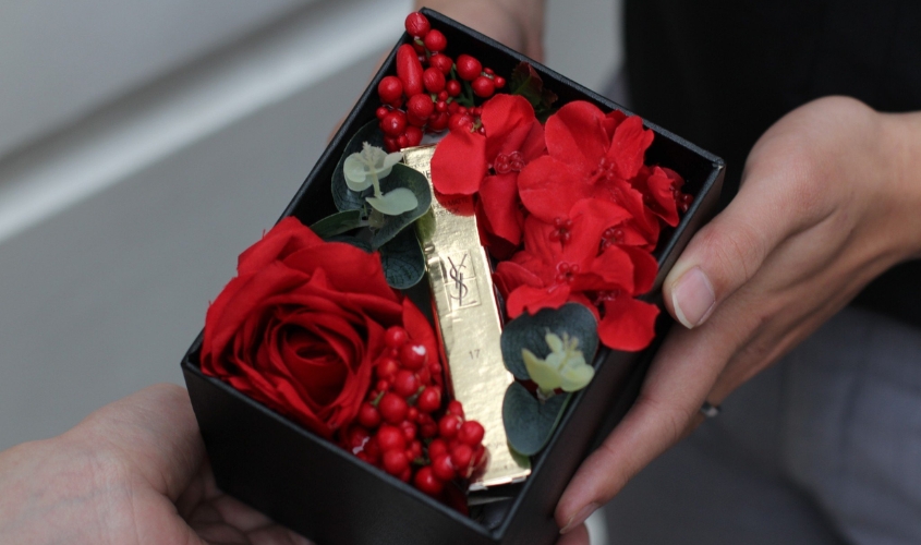 Tặng son môi cho người yêu vào ngày 20/10