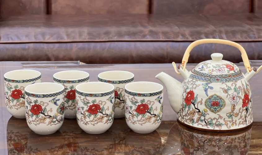 Tặng bộ ấm trà gốm cao cấp ngày 20/10