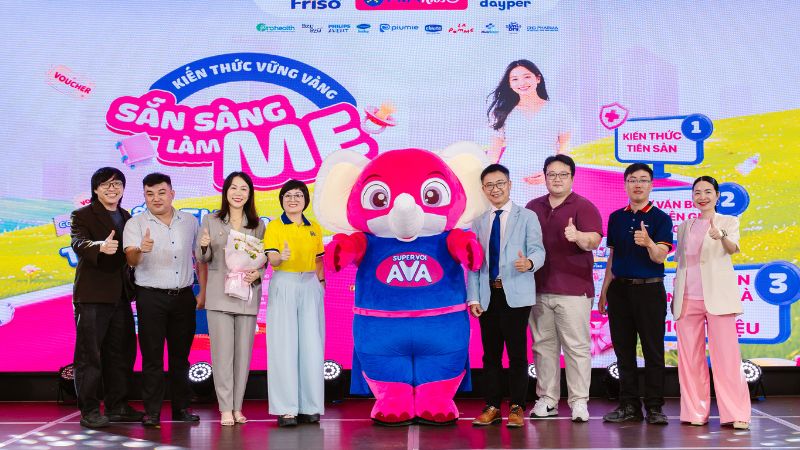 Đại diện AVAKids, chuyên gia và các đối tác đồng hành chụp hình lưu niệm sau chương trình Đại diện AVAKids, chuyên gia và các đối tác đồng hành chụp hình lưu niệm sau chương trình