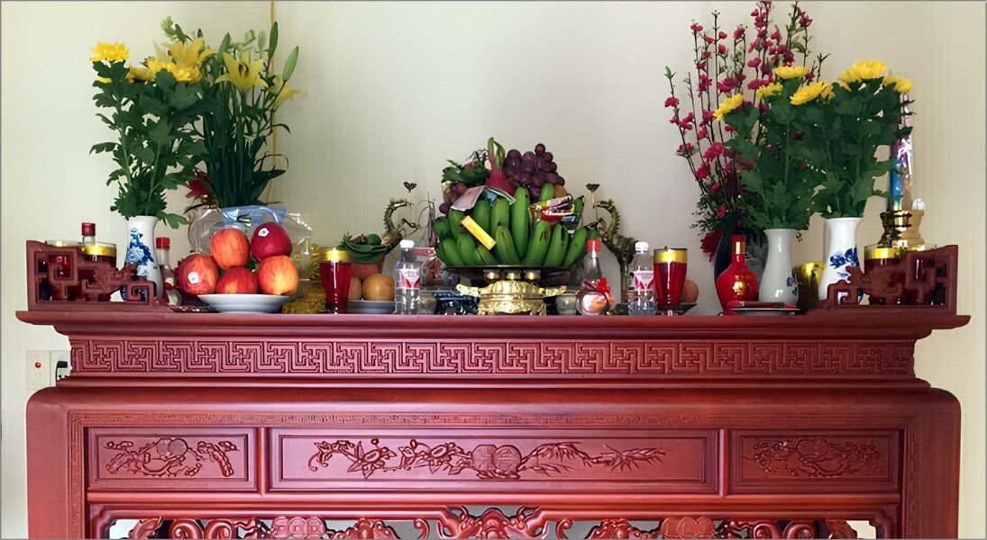 Vào sáng sớm ngày mùng 1, việc bao sái ban thờ và dâng hương, hoa quả tươi cùng nước sạch là nghi thức quan trọng nhất Vào sáng sớm ngày mùng 1, việc bao sái ban thờ và dâng hương, hoa quả tươi cùng nước sạch là nghi thức quan trọng nhất