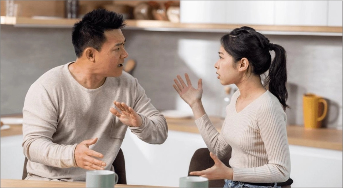 Việc tranh luận gay gắt, khóc lóc hay nói những từ xui xẻo sẽ vô tình kéo năng lượng cá nhân xuống mức rất thấp Việc tranh luận gay gắt, khóc lóc hay nói những từ xui xẻo sẽ vô tình kéo năng lượng cá nhân xuống mức rất thấp