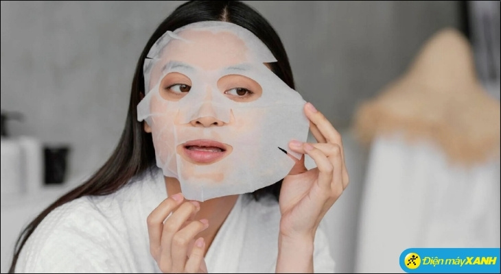 Mặt nạ dưỡng ẩm (Cream/Sheet mask) thường thích hợp đắp nhất là vào buổi tối