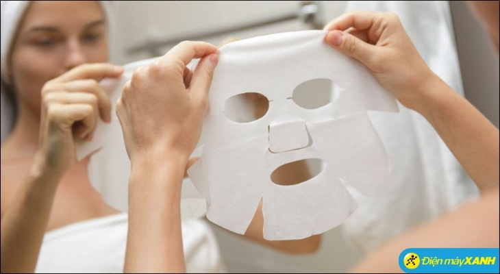 Đắp mặt nạ quá lâu sẽ dẫn đến cơ chế thẩm thấu ngược, khiến da bị mất nước và trở nên khô ráp