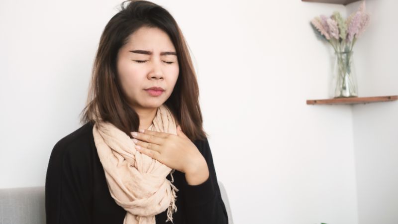 Ngứa họng là tình trạng cổ họng có cảm giác ngứa rát, khó chịu