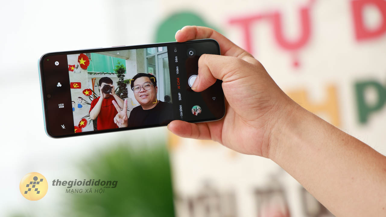 Trên tay Nubia V80 Max: Thiết kế cụm camera 