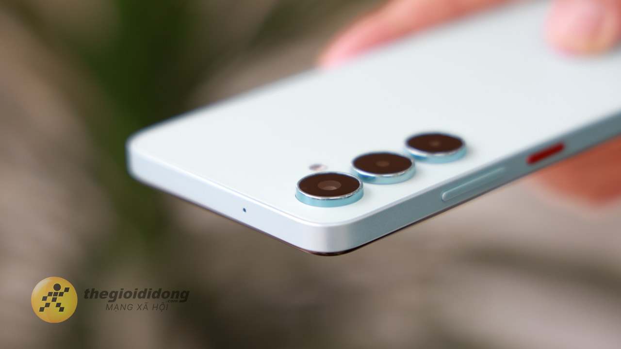 Trên tay Nubia V80 Max: Thiết kế cụm camera 