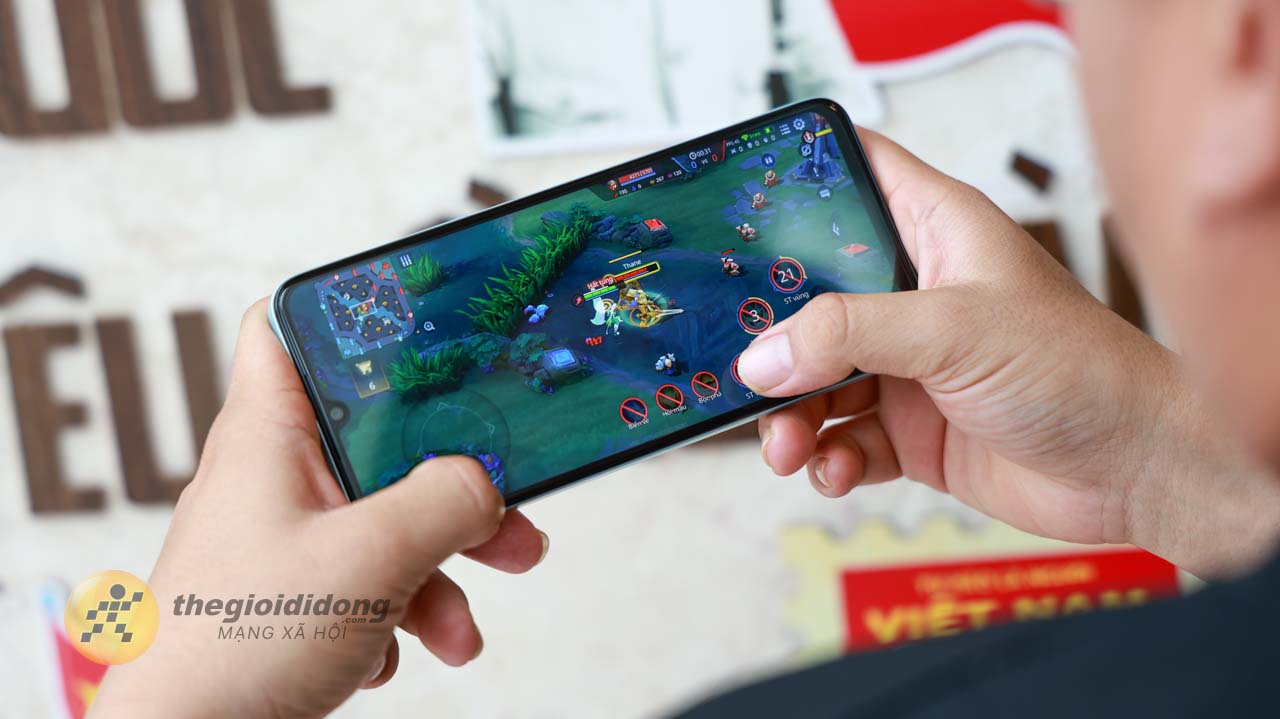 Trên tay Nubia V80 Max: Thiết kế cụm camera 