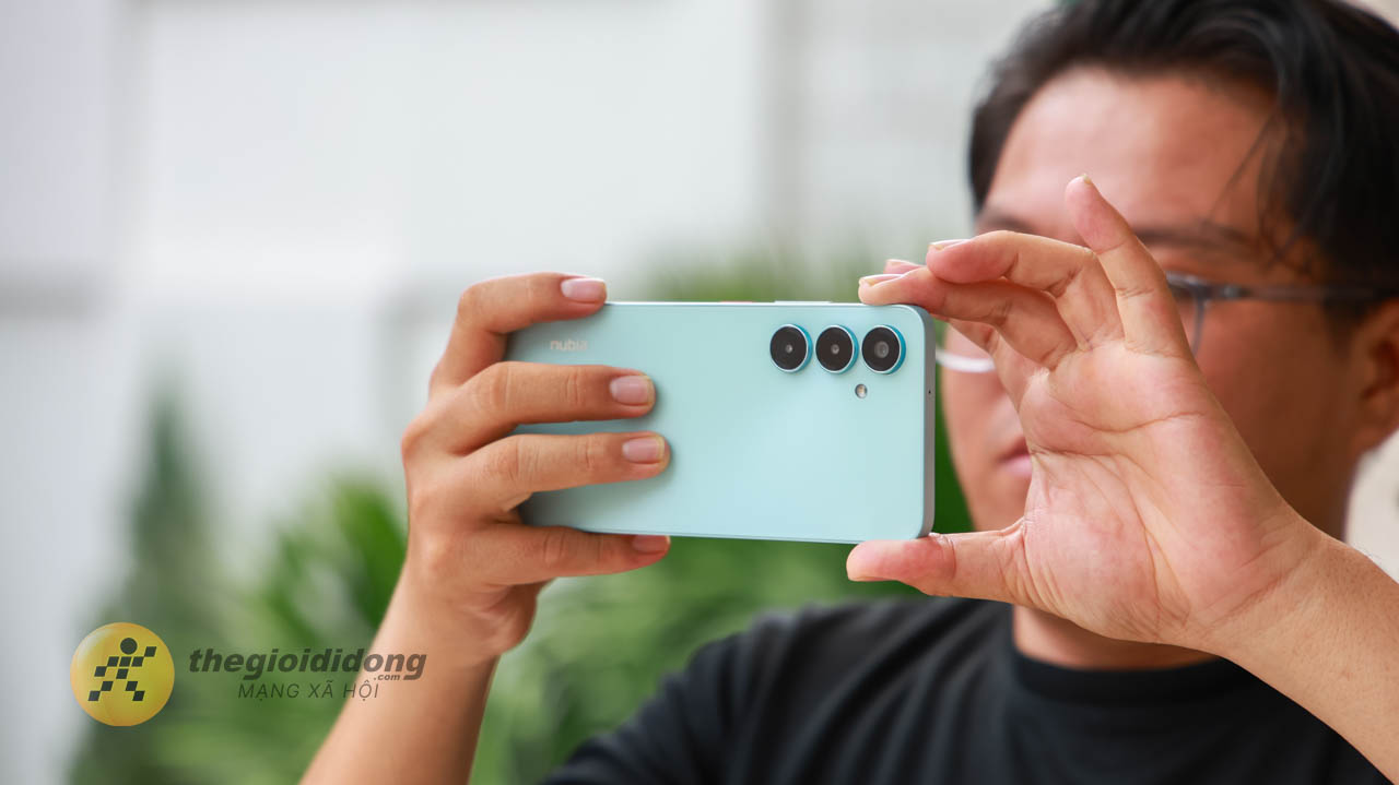 Trên tay Nubia V80 Max: Thiết kế cụm camera 
