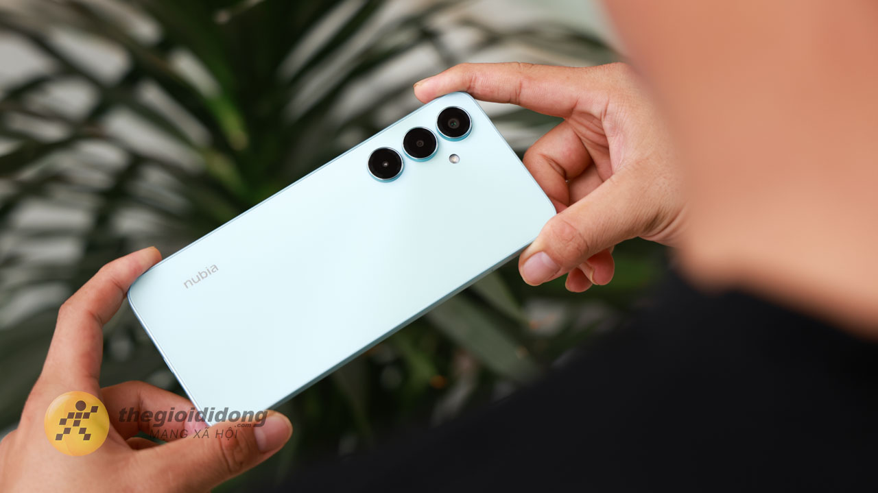Trên tay Nubia V80 Max: Thiết kế cụm camera 