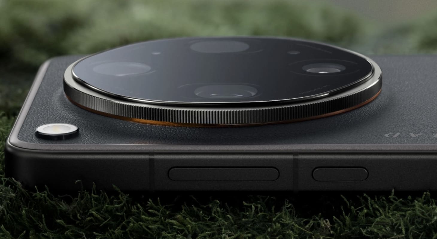 Thiết kế cụm camera OPPO Find X9 Ultra trên phiên bản màu Tundra Umber quyền lực