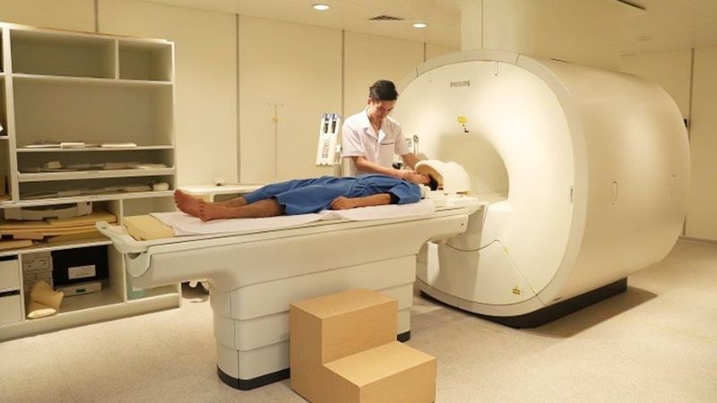 Chụp cộng hưởng từ có thể giúp bác sĩ chẩn đoán các tổn thương của gân, cơ quanh vai Chụp cộng hưởng từ có thể giúp bác sĩ chẩn đoán các tổn thương của gân, cơ quanh vai
