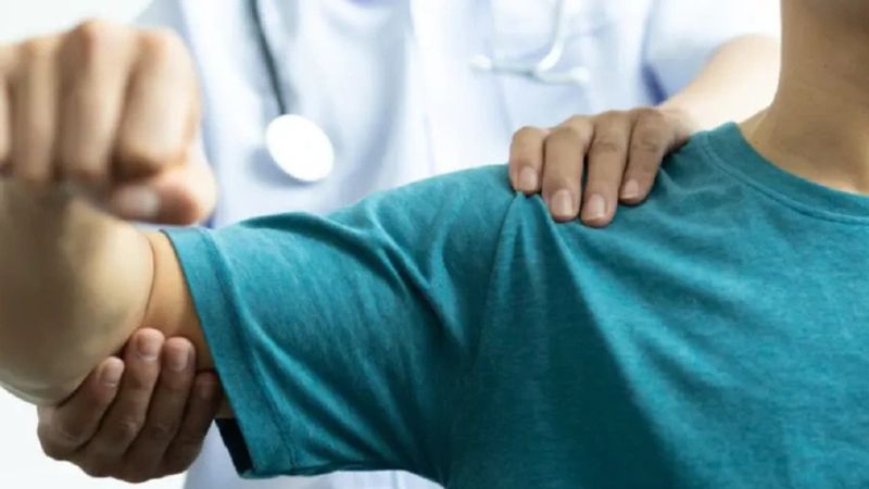 Tập vật lý trị liệu là một trong những biện pháp điều trị rách gân cơ nhị đầu Tập vật lý trị liệu là một trong những biện pháp điều trị rách gân cơ nhị đầu