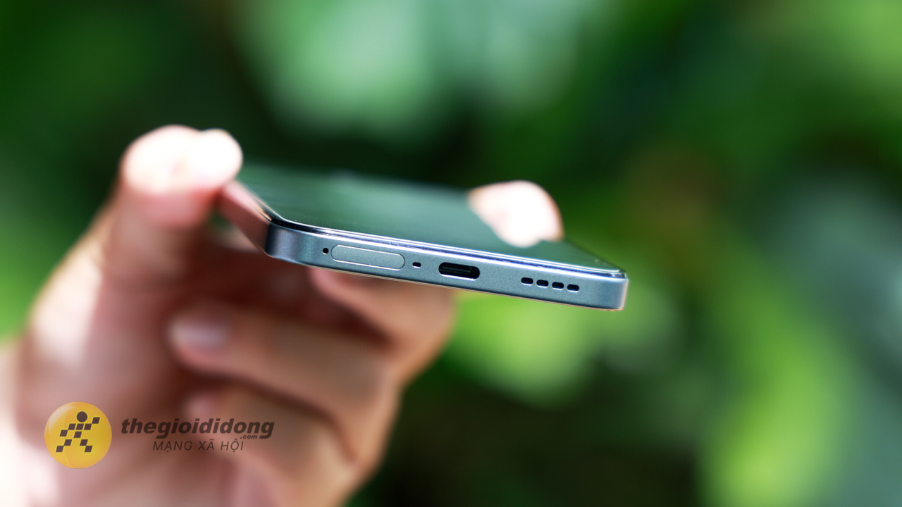 Trên Tay Realme 15T 5G: Thiết Kế Phẳng, Viên Pin 7.000 Mah, Màn Amoled Trên Tay Realme 15T 5G: Thiết Kế Phẳng, Viên Pin 7.000 Mah, Màn Amoled
