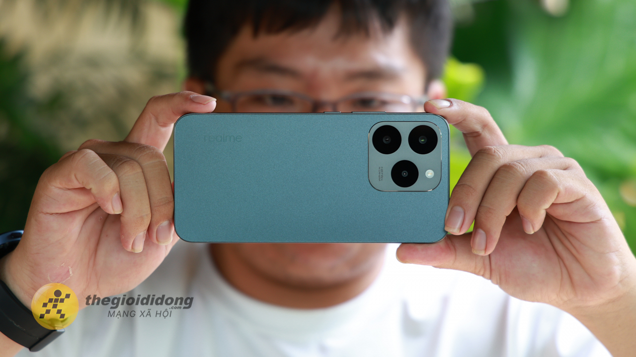 Trên Tay Realme 15T 5G: Thiết Kế Phẳng, Viên Pin 7.000 Mah, Màn Amoled Trên Tay Realme 15T 5G: Thiết Kế Phẳng, Viên Pin 7.000 Mah, Màn Amoled