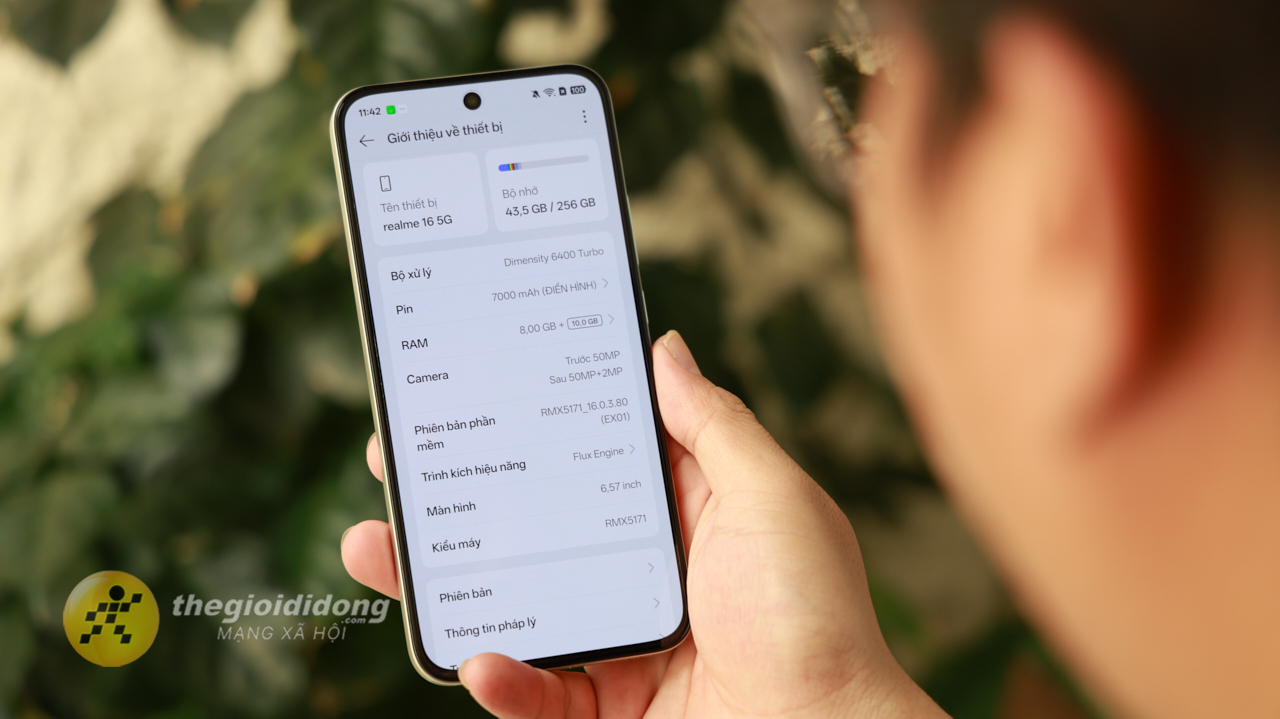 Trên Tay Realme 16 5G: Thiết Kế Camera Có Gương Cầu Lồi Độc Đáo