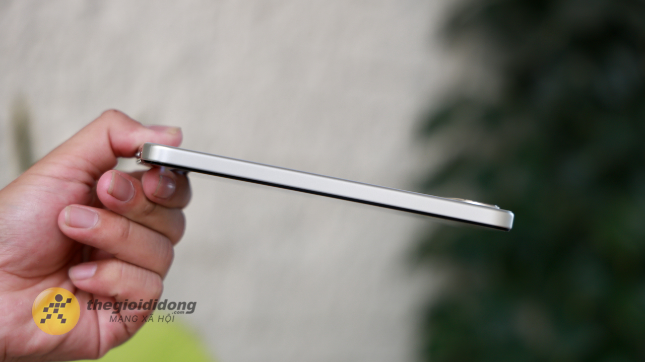 Trên Tay Realme 16 5G: Thiết Kế Camera Có Gương Cầu Lồi Độc Đáo