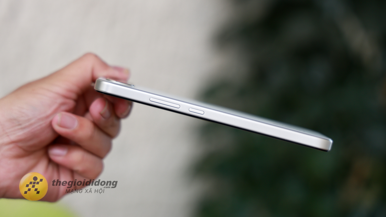 Trên Tay Realme 16 5G: Thiết Kế Camera Có Gương Cầu Lồi Độc Đáo