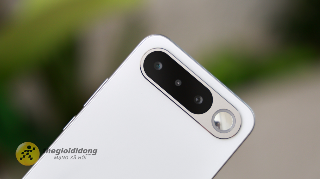 Trên Tay Realme 16 5G: Thiết Kế Camera Có Gương Cầu Lồi Độc Đáo