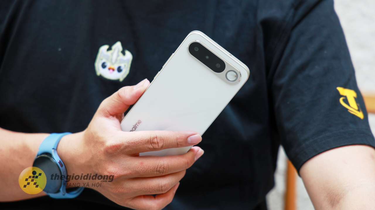 Trên Tay Realme 16 5G: Thiết Kế Camera Có Gương Cầu Lồi Độc Đáo