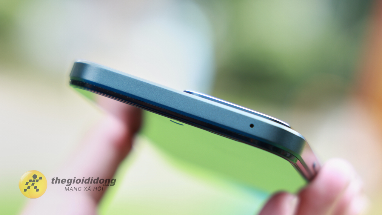 Trên Tay Realme C85 5G: Thiết Kế Mặt Lưng Đẹp Mắt, Viên Pin 7.000 Mah Và Sạc Nhanh 45 W