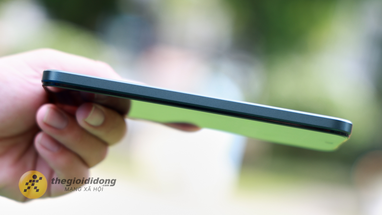 Trên Tay Realme C85 5G: Thiết Kế Mặt Lưng Đẹp Mắt, Viên Pin 7.000 Mah Và Sạc Nhanh 45 W