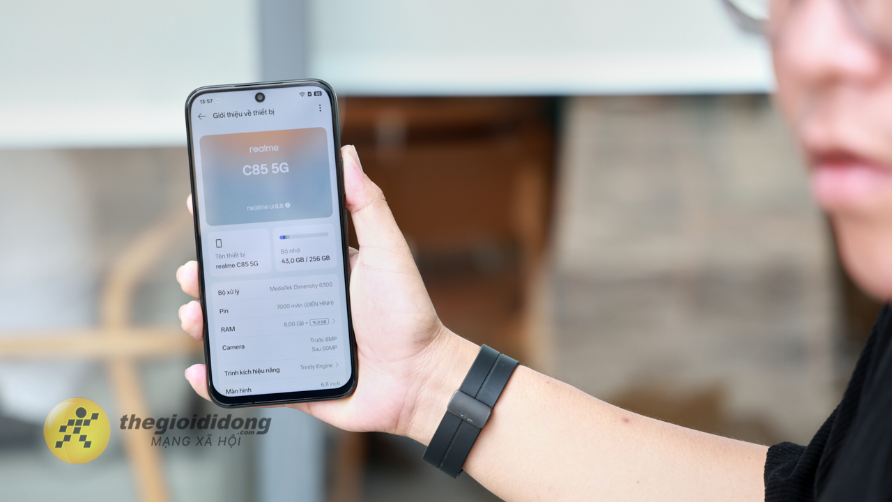 Trên Tay Realme C85 5G: Thiết Kế Mặt Lưng Đẹp Mắt, Viên Pin 7.000 Mah Và Sạc Nhanh 45 W