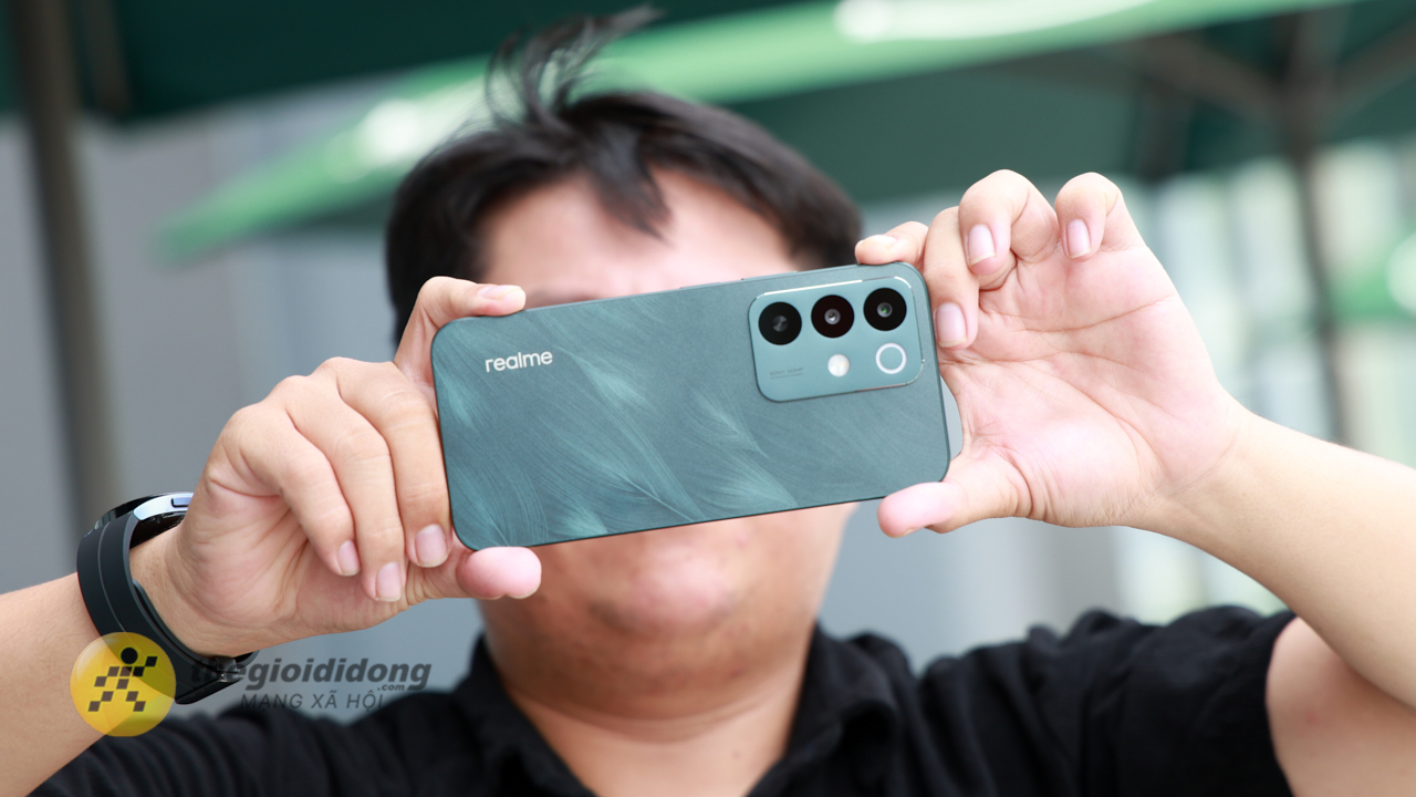 Trên Tay Realme C85 5G: Thiết Kế Mặt Lưng Đẹp Mắt, Viên Pin 7.000 Mah Và Sạc Nhanh 45 W