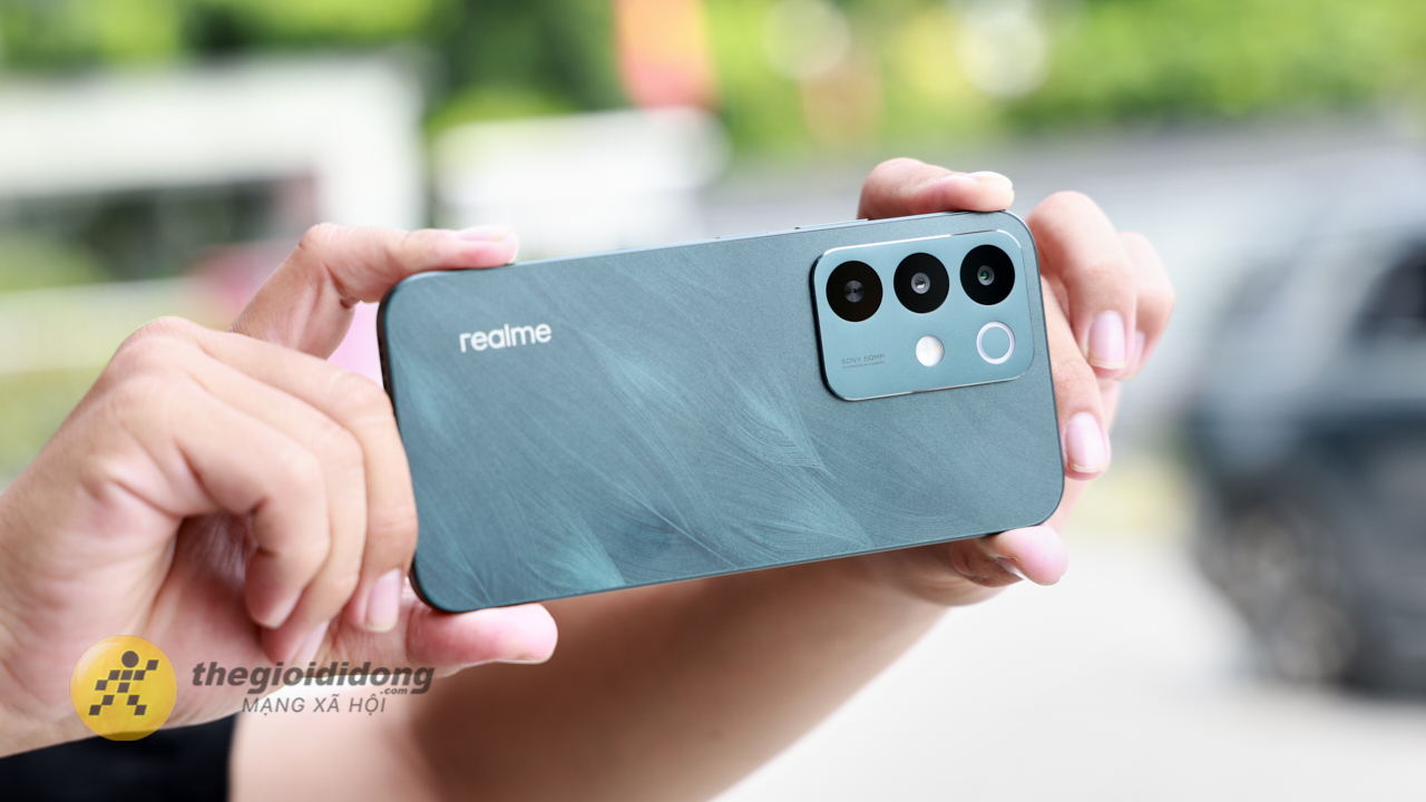 Trên Tay Realme C85 5G: Thiết Kế Mặt Lưng Đẹp Mắt, Viên Pin 7.000 Mah Và Sạc Nhanh 45 W
