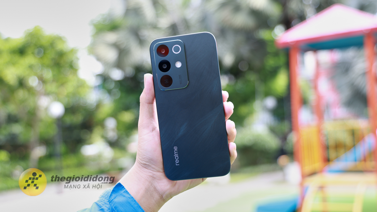 Trên Tay Realme C85 5G: Thiết Kế Mặt Lưng Đẹp Mắt, Viên Pin 7.000 Mah Và Sạc Nhanh 45 W