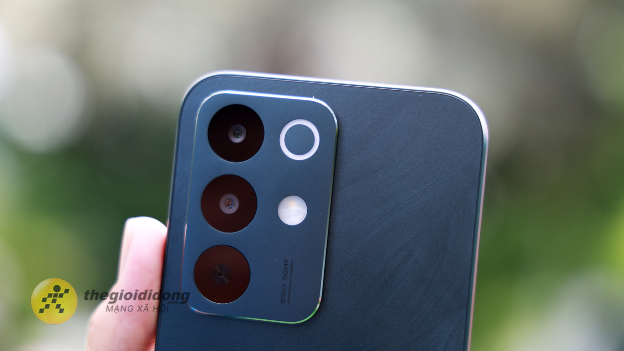 Trên Tay Realme C85 5G: Thiết Kế Mặt Lưng Đẹp Mắt, Viên Pin 7.000 Mah Và Sạc Nhanh 45 W