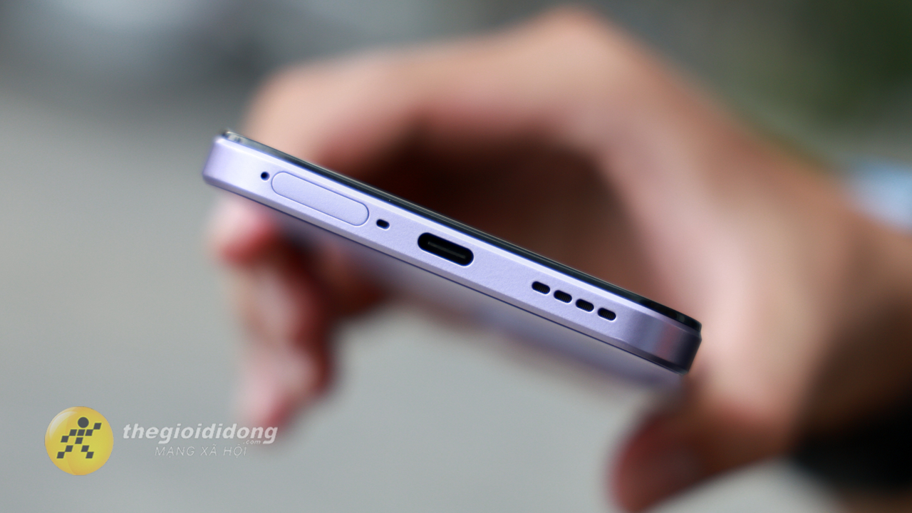 Trên tay realme C85 Pro: Pin lớn 7.000 mAh, sạc nhanh 45 W và màn hình AMOLED Full HD+