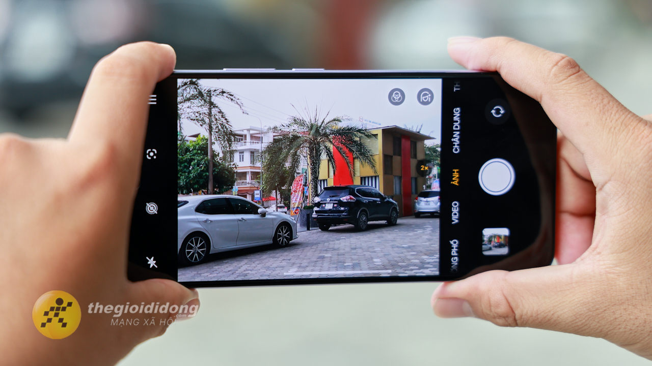 Trên tay realme C85 Pro: Pin lớn 7.000 mAh, sạc nhanh 45 W và màn hình AMOLED Full HD+