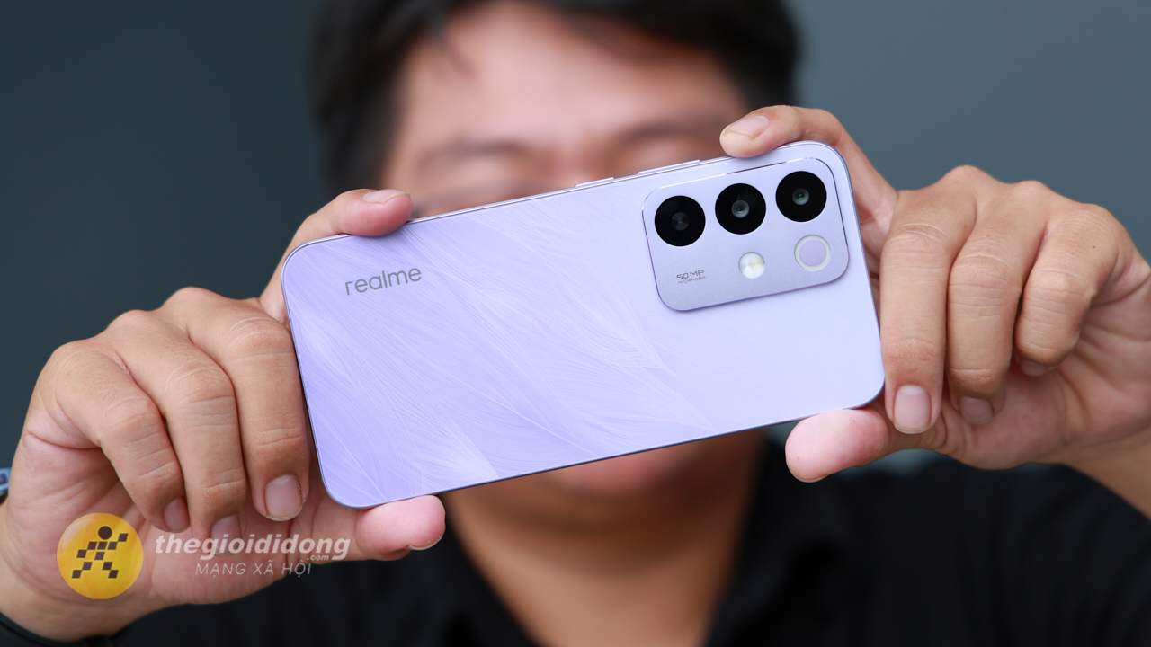 Trên tay realme C85 Pro: Pin lớn 7.000 mAh, sạc nhanh 45 W và màn hình AMOLED Full HD+