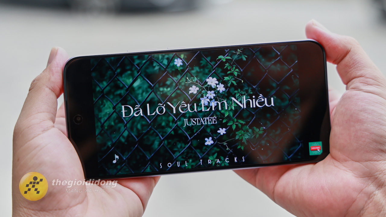 Trên tay realme C85 Pro: Pin lớn 7.000 mAh, sạc nhanh 45 W và màn hình AMOLED Full HD+