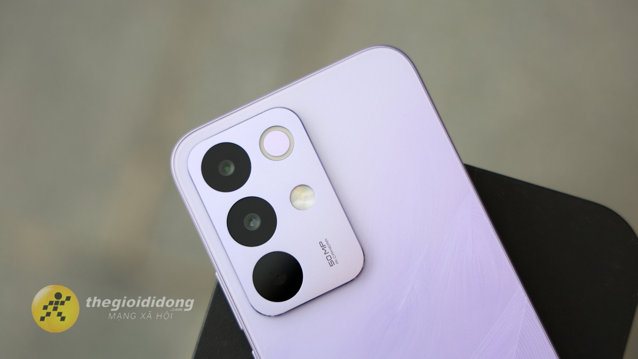 Trên tay realme C85 Pro: Pin lớn 7.000 mAh, sạc nhanh 45 W và màn hình AMOLED Full HD+