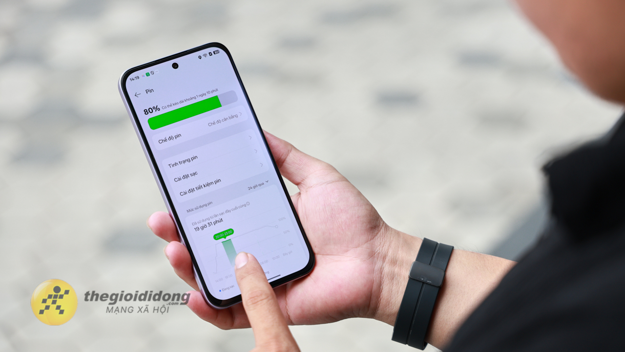 Trên tay realme C85 Pro: Pin lớn 7.000 mAh, sạc nhanh 45 W và màn hình AMOLED Full HD+