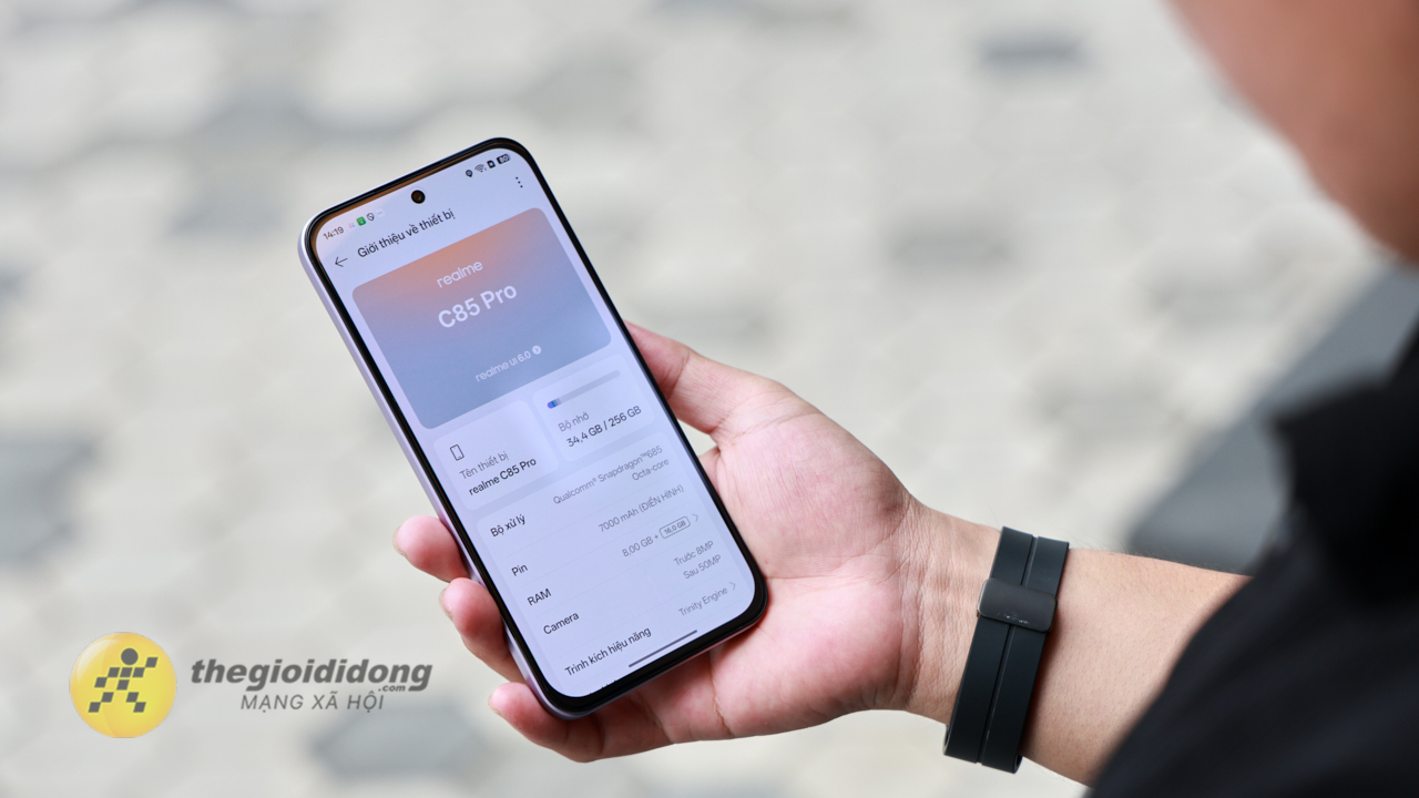 Trên tay realme C85 Pro: Pin lớn 7.000 mAh, sạc nhanh 45 W và màn hình AMOLED Full HD+