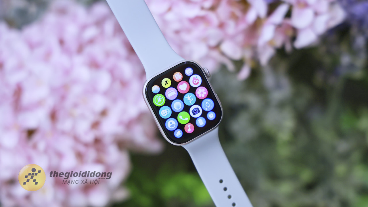 Trên tay Xiaomi Redmi Watch 6: Thiết kế hiện đại, màn hình lớn 2.02 inch, pin bền 24 ngày