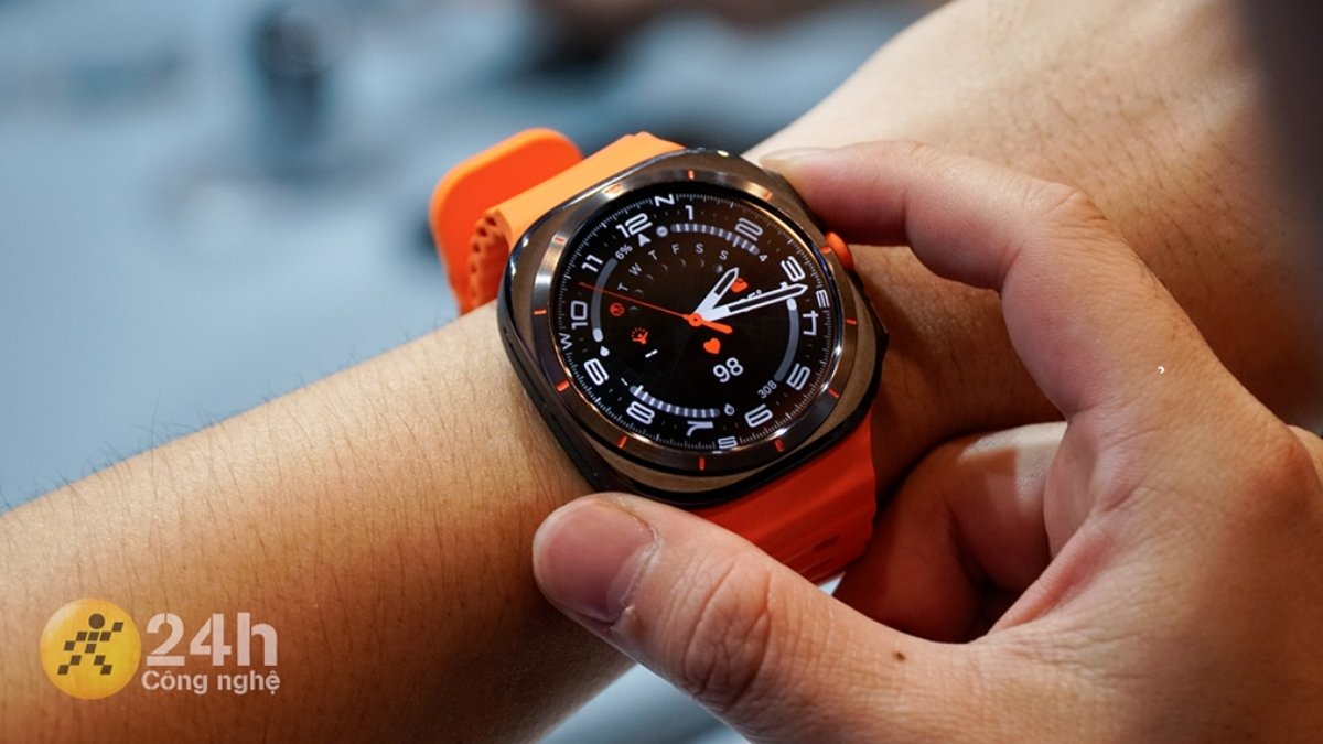 Kiểu dáng mặt số Cushion trên Samsung Galaxy Watch Ultra Kiểu dáng mặt số Cushion trên Samsung Galaxy Watch Ultra
