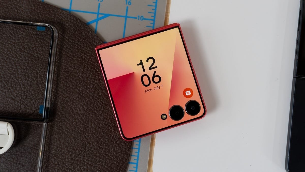 Samsung Z Flip 8 Màu Cam Đất Độc Quyền - Hình minh hoạ Samsung Z Flip 8 Màu Cam Đất Độc Quyền - Hình minh hoạ