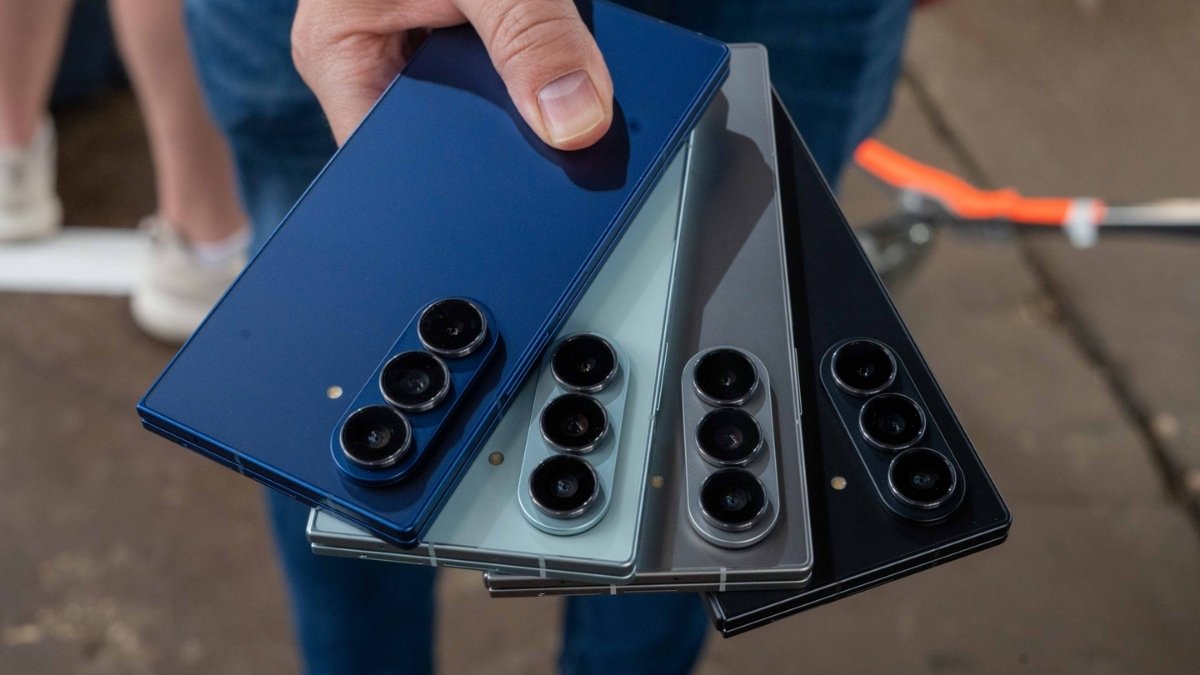 M&agrave;u sắc tr&ecirc;n Samsung Galaxy Z Fold 8 - H&igrave;nh minh hoạ