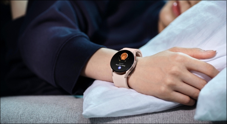 Samsung Health theo dõi các giai đoạn giấc ngủ, tổng thời gian ngủ và cung cấp điểm số chất lượng giấc ngủ