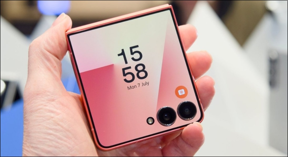 Z Flip7 sở hữu màn hình phụ 4.1 inch Super AMOLED với độ phân giải 1048 x 948