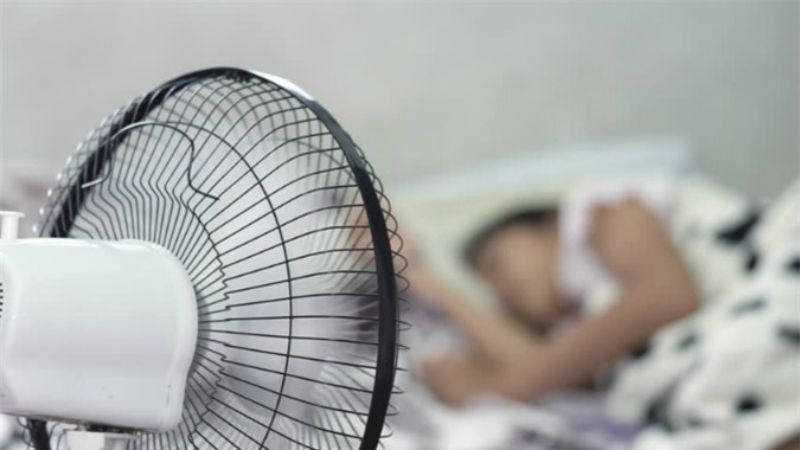 Bạn không nên để quạt quay trực tiếp vào đầu trẻ