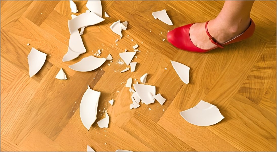Khi nấu nướng, dọn dẹp nhà cửa cần cẩn thận, nhẹ tay để tránh làm vỡ chén bát, ly tách