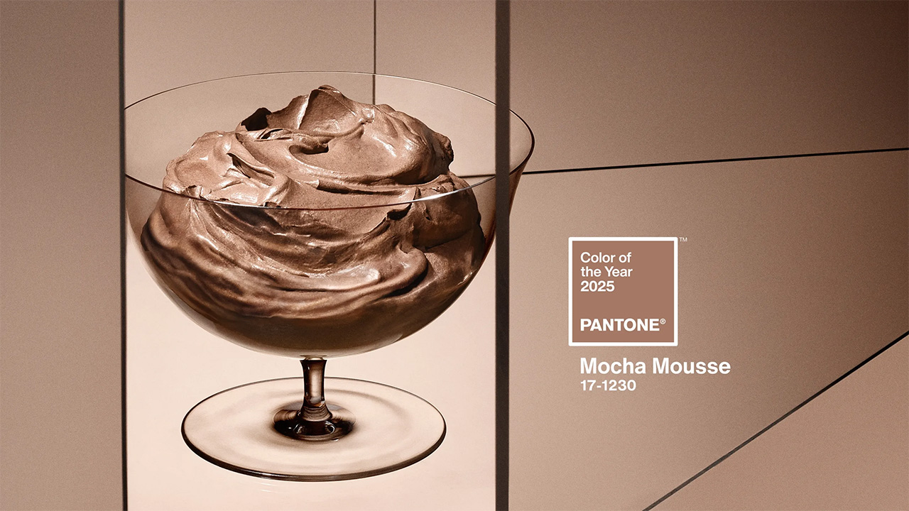 Pantone chính thức công bố màu Mocha Mousse là màu của năm 2025